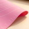 Yumuşak Ölçülü Hamur Açma Matı 45×65 cm Pembe – kenar detay
